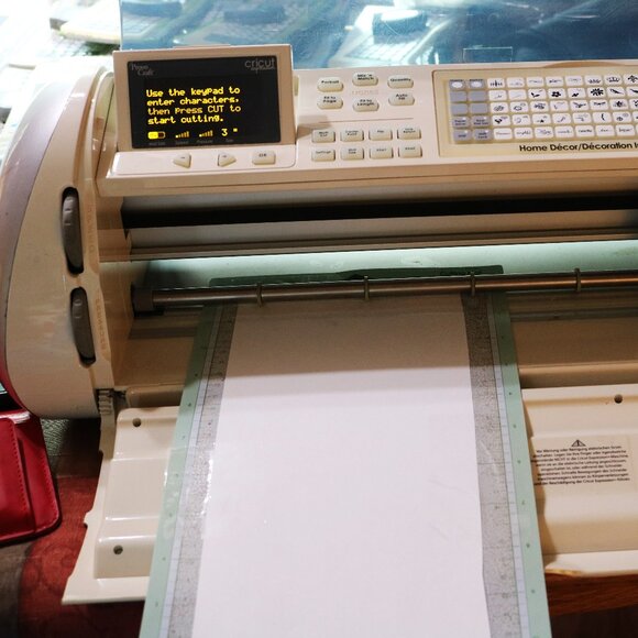 Electronic Cricut Expresson Cutting Machine with Home Decor cartridge and pad - Picture 3 of 15